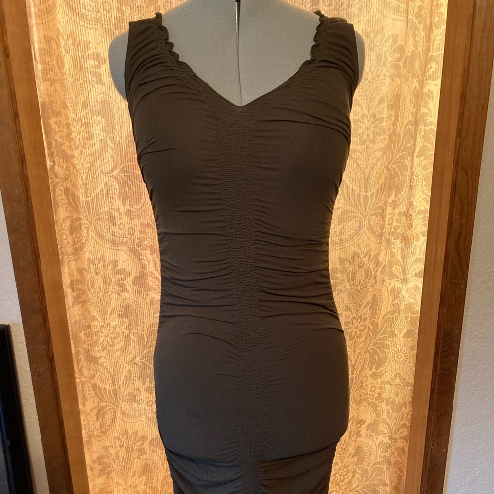 Leom designs custom eco conscious stretchy form fitting dress